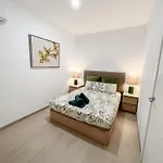 Modern & Family Flat Carihuela 3 Bdr شقة *