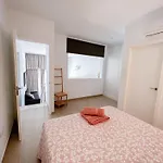 Modern & Family Flat Carihuela 3 Bdr شقة